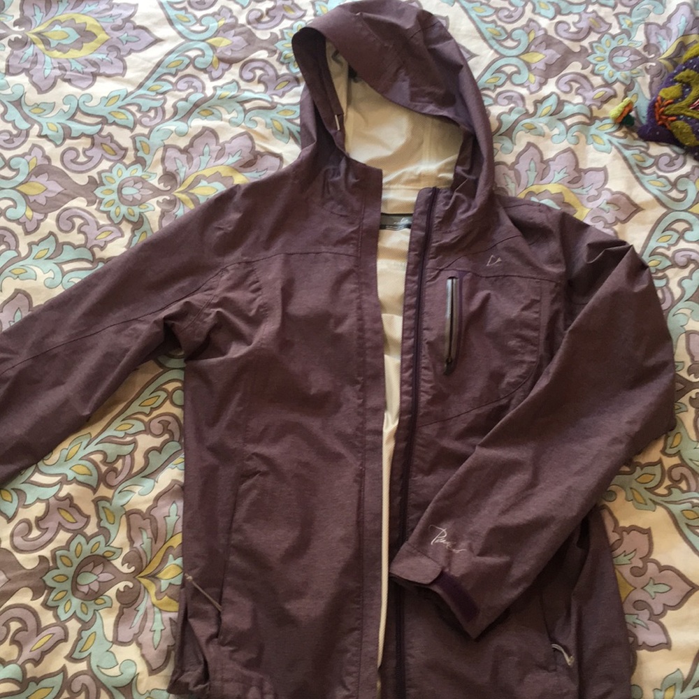 Light packable rain coat